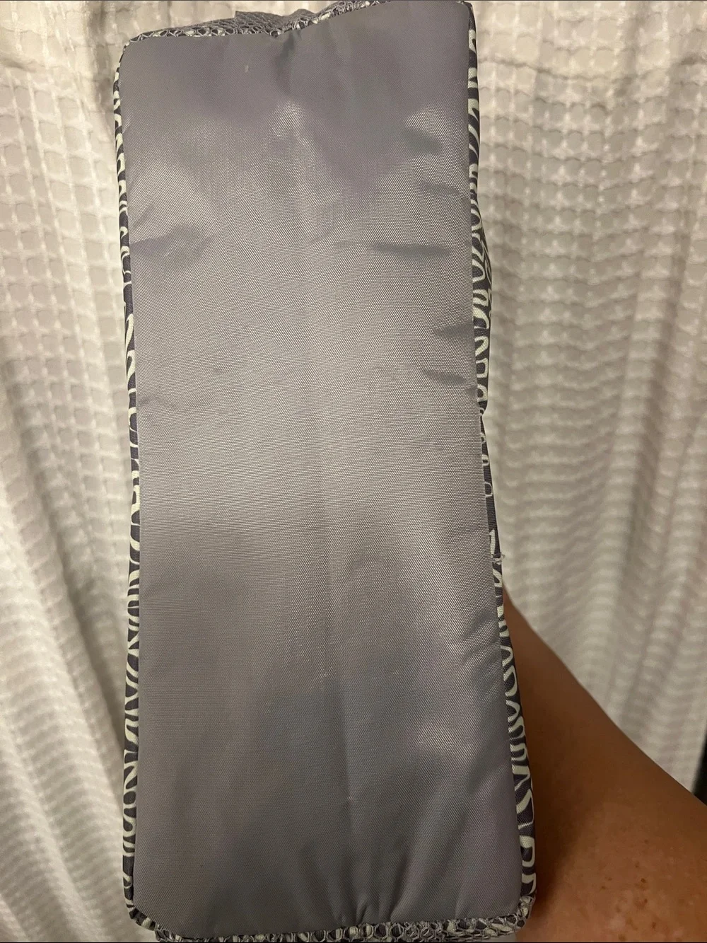 thirty-one Gray and White Cargo clip on thermal lunch tote